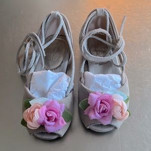 Gorgeous Joyfolie “Kaila” peep toe flats Size 11 in excellent condition